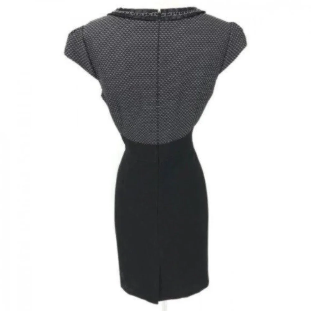 Tahari Womens Sheath Dress Size 10P Black Gray Cap Sleeve Chain Detail Scoopneck - Picture 5 of 9